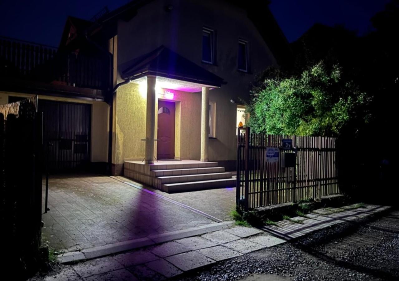 Girls Willa Krakow Exterior photo